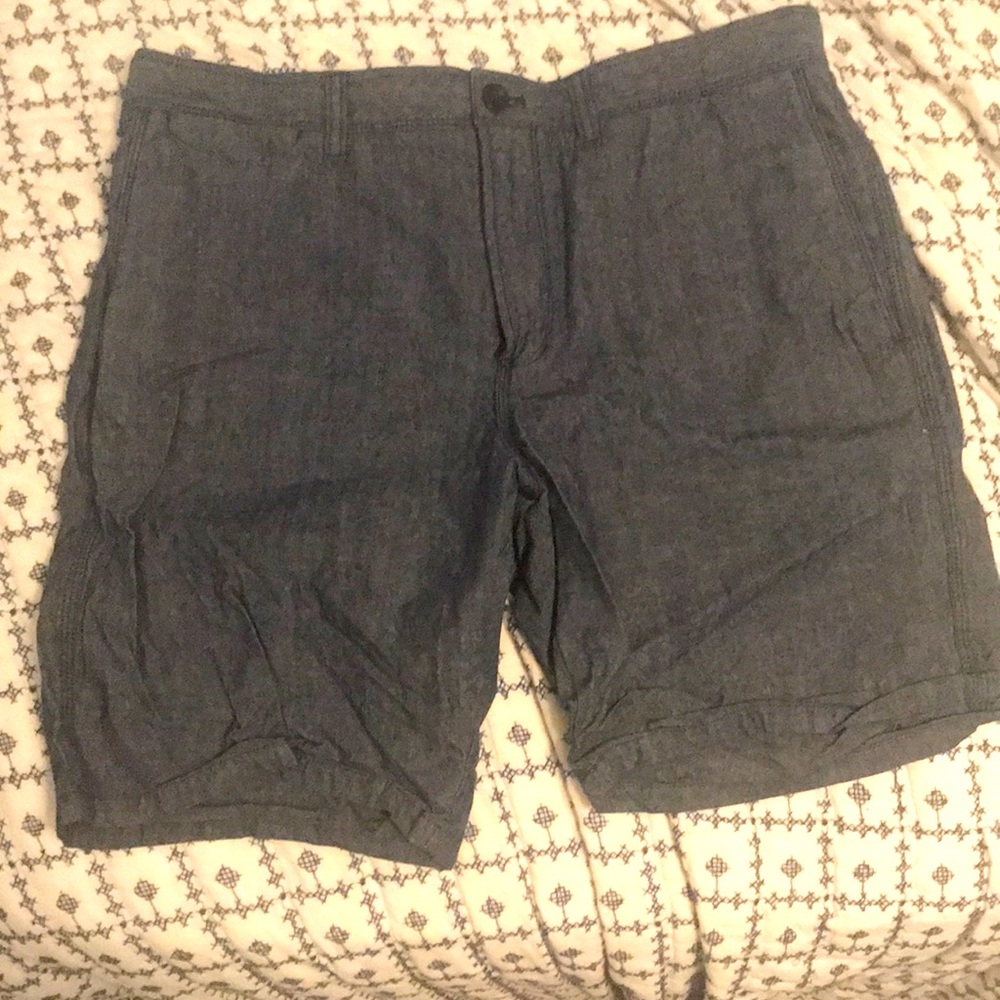Almost brand new. Only wore it once.